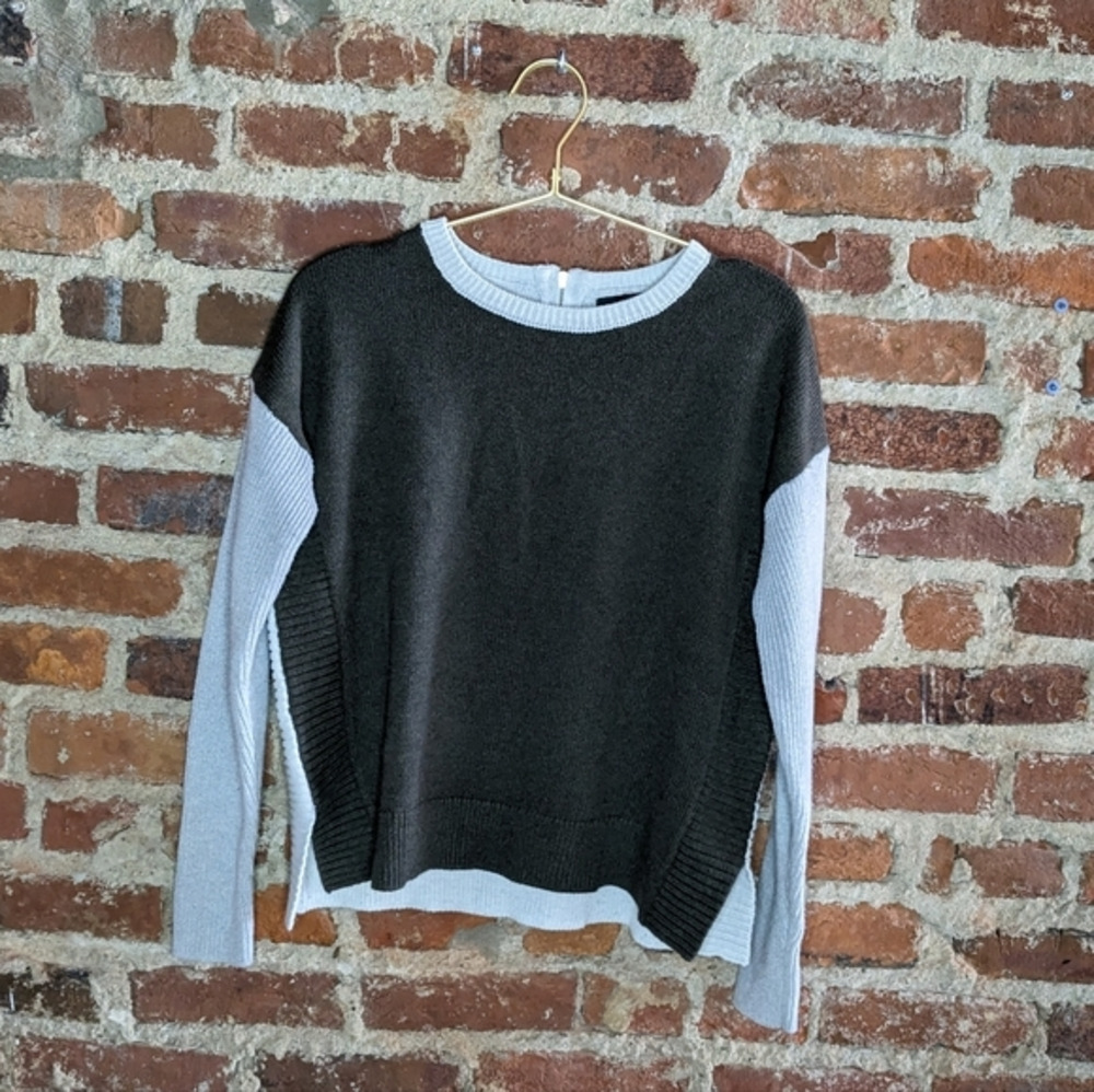 Tahari Medium Knit Color‎ Block Knit Sweater w/ Zipper Close on Back